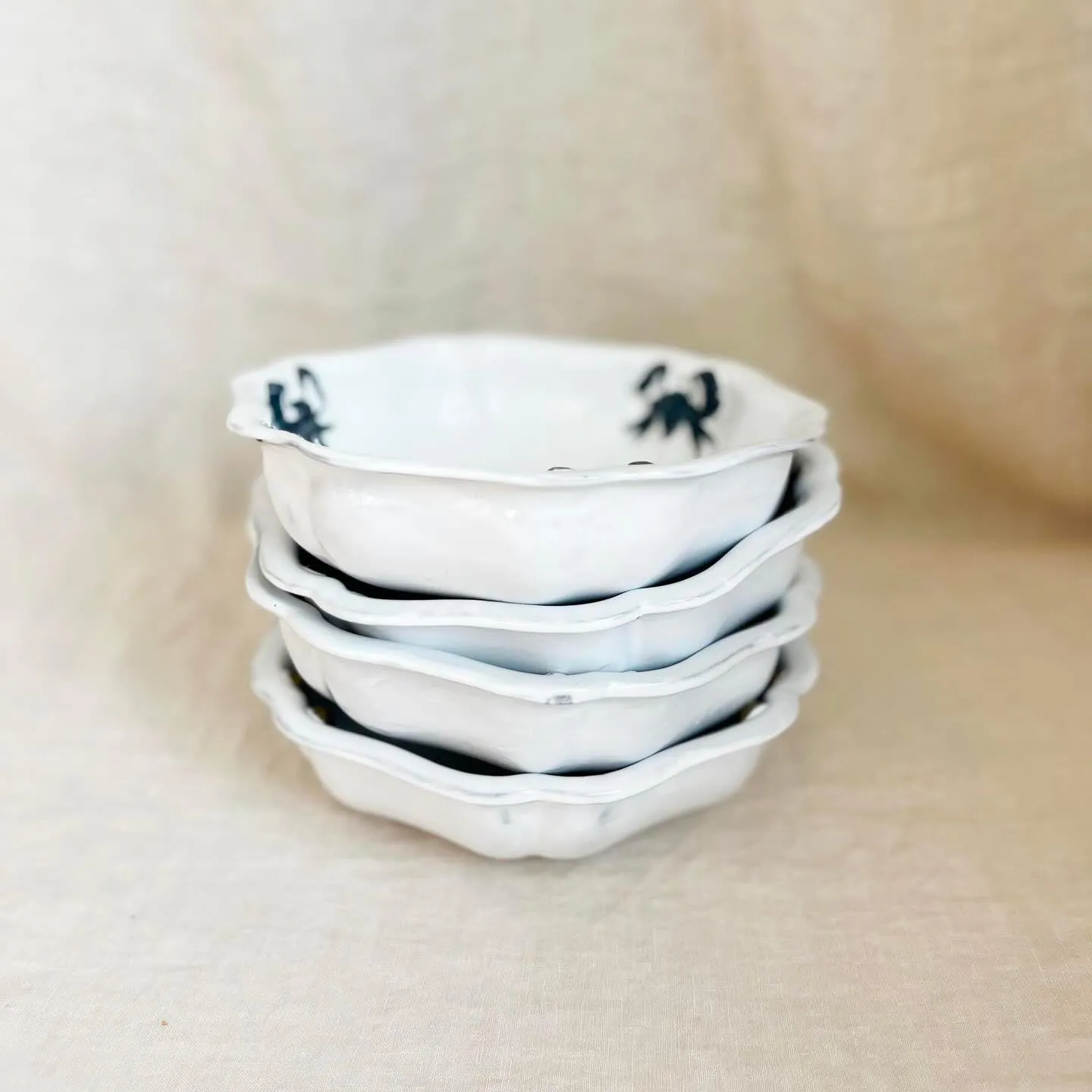 Marie-Antoinette ribbon salad bowl